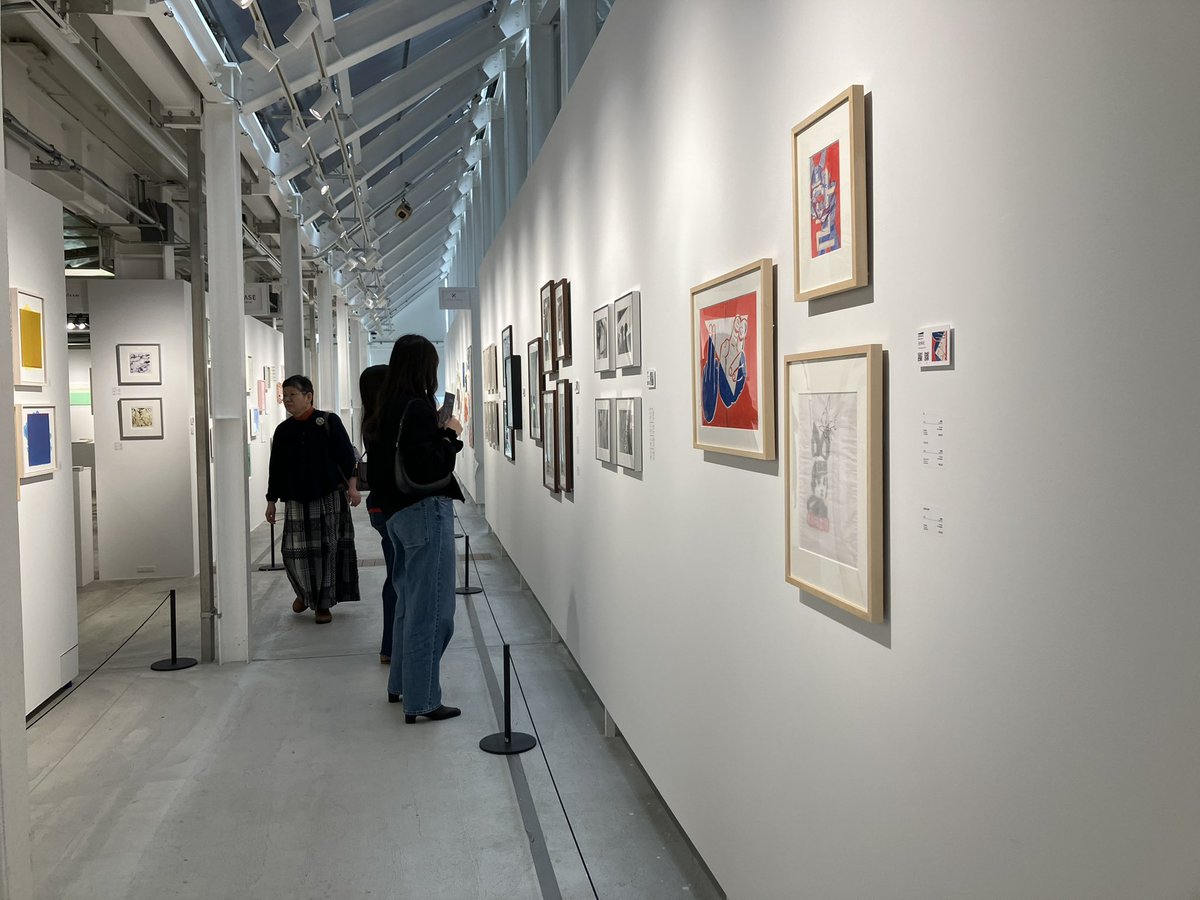 本日から5月6日まで天王洲WHAT CAFEで開催しております。ぜひご高覧ください。

「ON PAPER：Art and Print Market」
cafe.warehouseofart.org