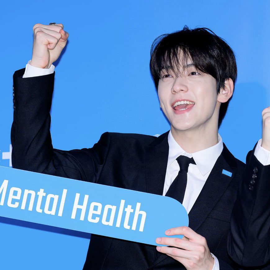 우리 수빈 모든 사진마다 주먹 야무지게 쥐고 있는 거 봐 볼 사람