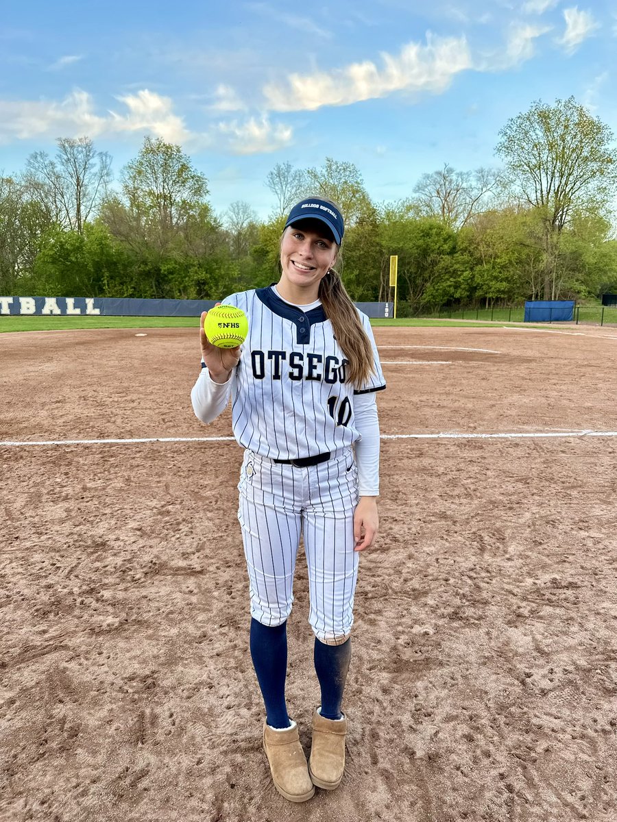 OtsegoSB's tweet photo. @LingbeekAudrey with a grand slam in today’s 11-5 win vs Vicksburg https://t.co/cajNKUM9ZE