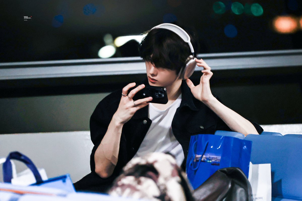 pinrooong tweet media