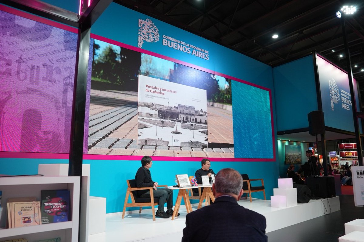 DanielRoncoli's tweet photo. Siempre es grato tener la oportunidad de desarrollar pensamientos y transmitir emociones en la Feria del Libro. Algunas imágenes de la charla que compartimos con Germán Hergenrether en el stand de la Provincia de Buenos Aires. Germán presentó su inconmensurable "Postales y https://t.co/UDgNfcAAYm