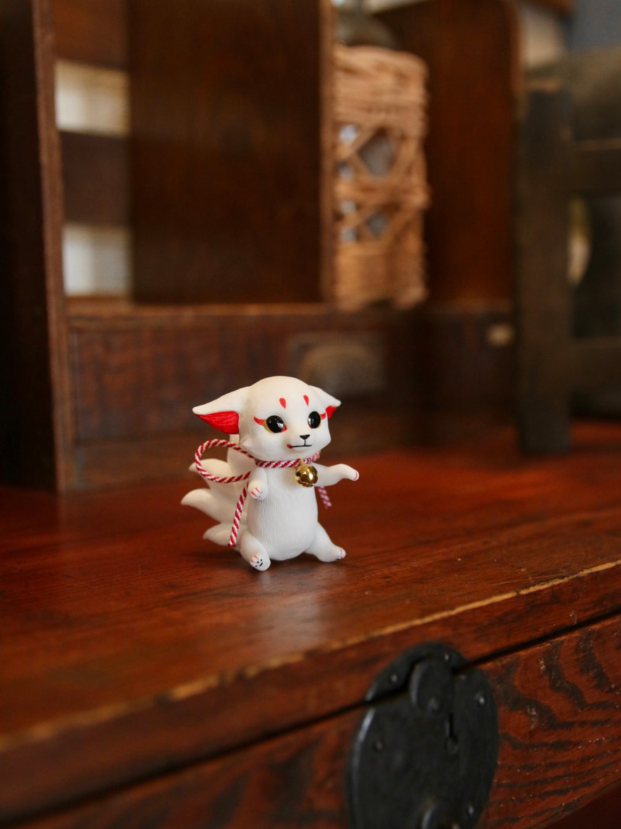 Pom1224somali's tweet photo. お稲荷様の九尾バージョンが誕生しました！🦊⛩️

「Uitta Doll mini fully fox＊お稲荷様 九尾」
¥15,000

前足、後ろ足可動で首飾りがついてきます

本日4月29日(水)21時に
BOOTHにて販売します！🛒

#UittaDoll https://t.co/OewDsmXUYv