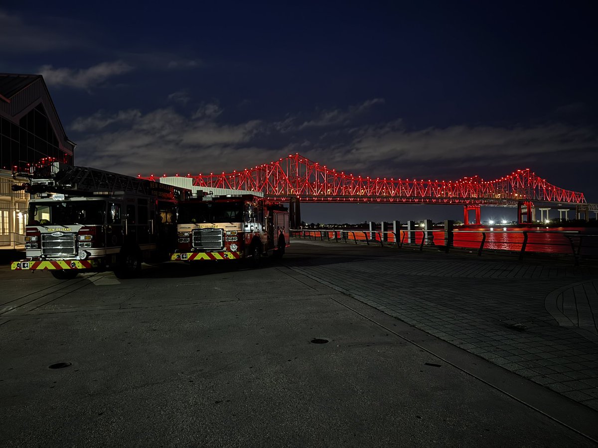 NOLAFireDept's tweet photo. Light the Night for Fallen Firefighters (4/26–5/3) 🕊️🚒

Crescent City Connection &amp; Hibernia Tower lit red 🔴
Engine 16 &amp; Ladder 8 nearby.

🕊️ Captain John Blackwell II
🕊️ District Chief Michael Windsay, Sr.
🕊️ Operator David Collins, Sr.

📸: Chief Chris Mickal, NOFD Photo Unit https://t.co/aTtCqfgKpD