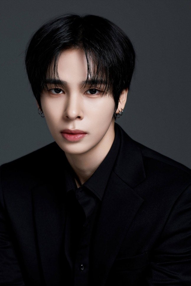 917logs's tweet photo. Serim and Jungmo when asked about military plans:

Serim: When the time comes, i will faithfully fulfill my duty of national defense. I haven’t thought too deeply about enlistment yet. When the time comes, i plan to go and return well. Most of my non celebrity friends have already completed military service, and they told me “You’re really suited for the military” “You’ll definitely be happy there, there’s food you like and you can exercise.” I haven’t thought about where i want to go yet, but i think i’ll do well wherever i go

Jungmo: i want to take the test and go to the Air Force military police. (Hyeongjun: Why? 😭) I’ve always liked airplanes and aviation, so i originally wanted to go to the Air Force, and among that, I wanted to be military police

When asked if he still wanted that despite the Air Force having a longer service period than the Army, he answered energetically “Yes!”