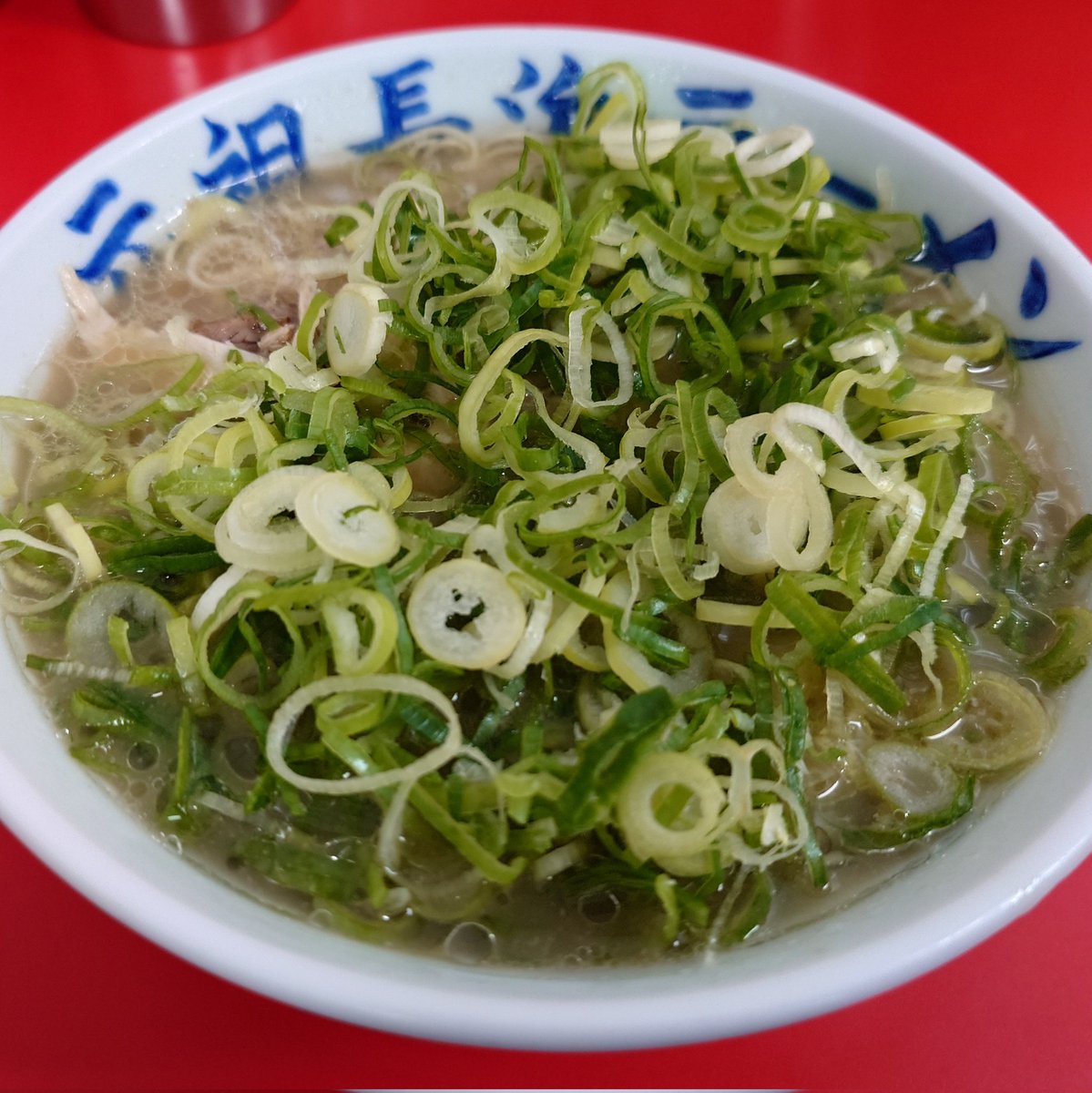 eIpsycongroo's tweet photo. 昨晩は元長、今朝は我ガ🍜
食が細くなってハシゴどころか
替え玉も厳しい… https://t.co/LbsjAtQ1ni