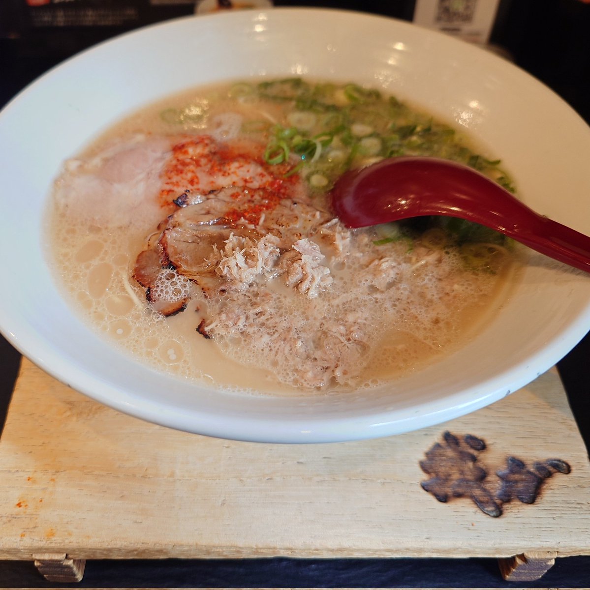 eIpsycongroo's tweet photo. 昨晩は元長、今朝は我ガ🍜
食が細くなってハシゴどころか
替え玉も厳しい… https://t.co/LbsjAtQ1ni