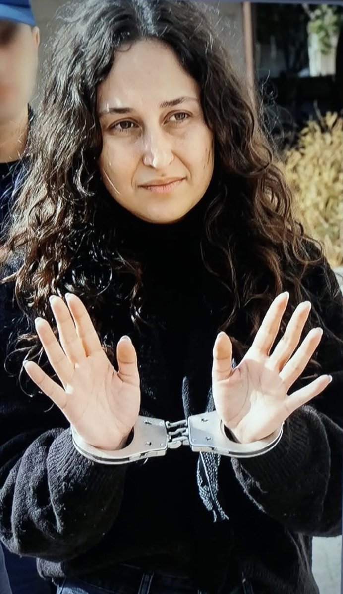 Akbelen'li , Esra Işık'ın suçu ağaca sarılmak…