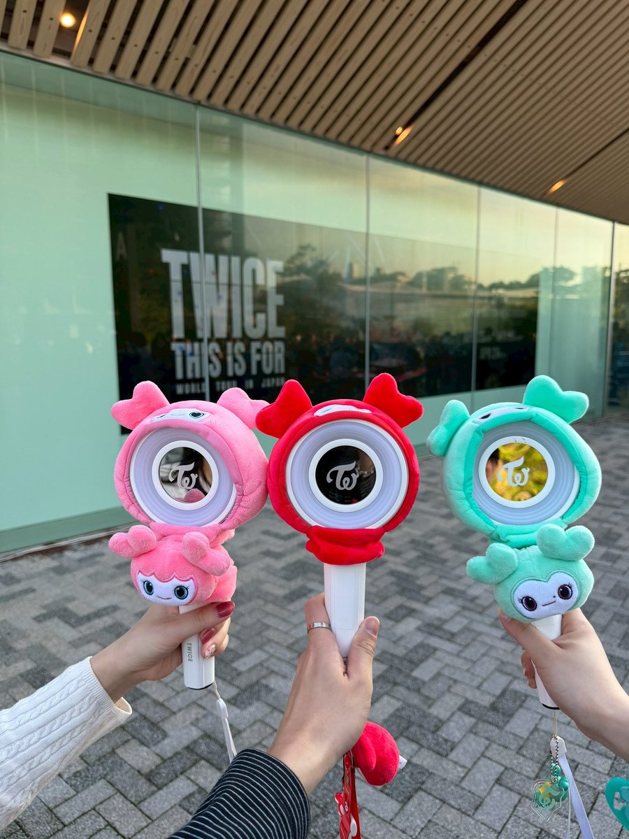 __8637chan's tweet photo. 安定に楽しかった昨日🍑🐧🍓🫶🏻
念願のL.O.V.EとBRAND NEW GIRL聴けて大満足😭😭😭😭❤️‍🔥❤️‍🔥
あとはLUV ME聴けたらonce人生悔い無し🤘
いつか聴けることを願って…🥹🥹🥹 https://t.co/lPPOmiM4Pu