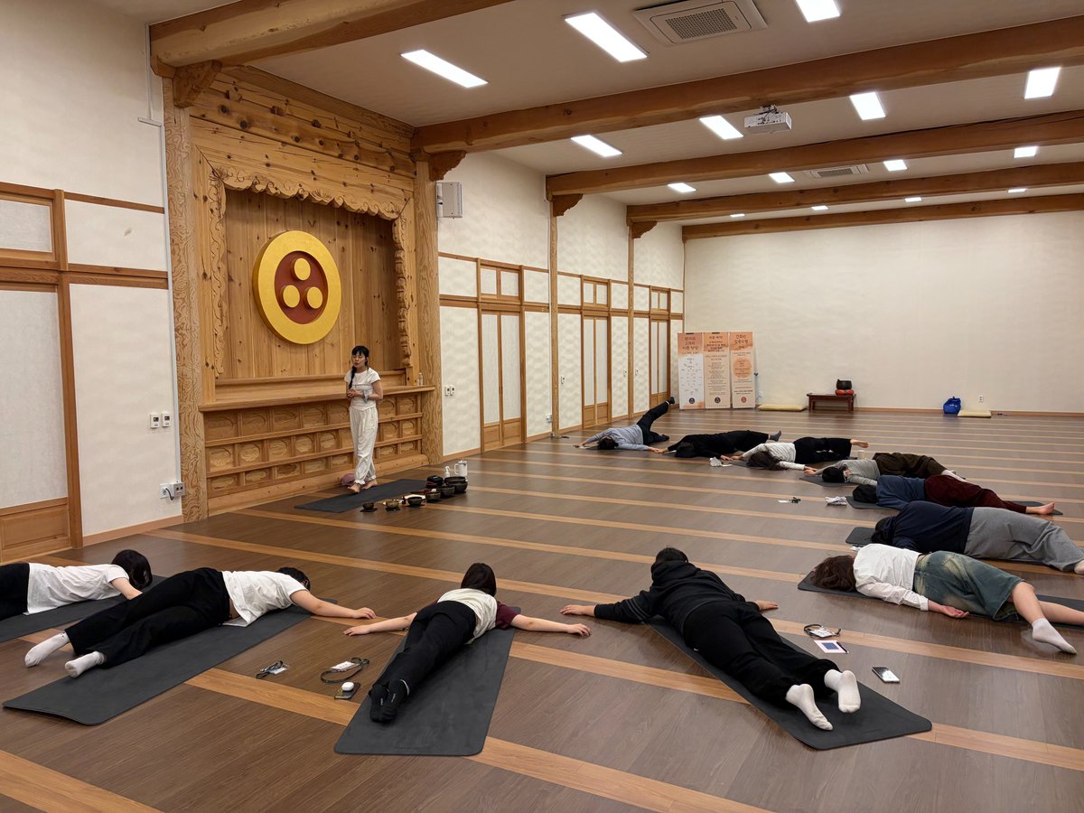tryfair's tweet photo. 공감만세가 운영하는 ‘2026 세계 청소년 마음건강 명상 허브’ 사업의 일환으로 '나다움을 가꾸는 시간'을 주제로 1박 2일 국내 캠프가 진행되었습니다.

명상·차담 등 프로그램을 통해 회복 속의 시간을 보낸, 아이들.
이 변화는 앞으로 어떻게 이어질까요?

자세히 보기➡ https://t.co/6iDdx5sMkm https://t.co/Vp6DvJBoqM