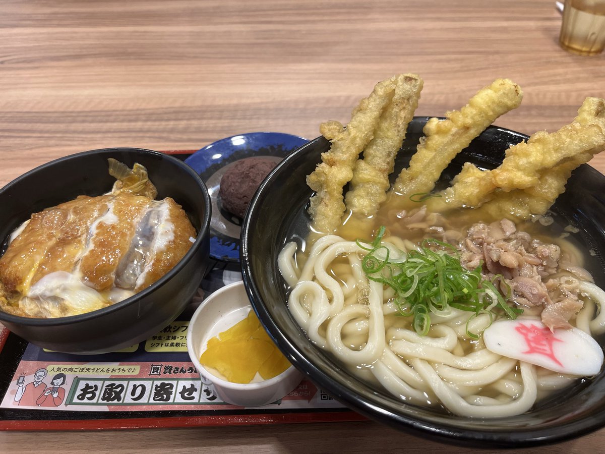 chappyi_meru's tweet photo. 資さんうどん
鳥ゴボ天セット
肉ゴボ天セット https://t.co/iUKu4304Ll