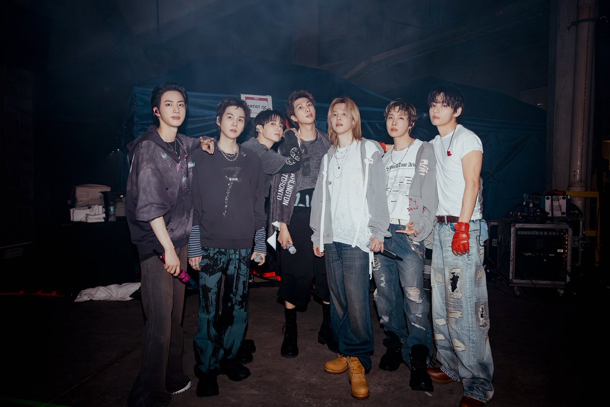 BTS Updates, News & Charts ⁷ tweet media