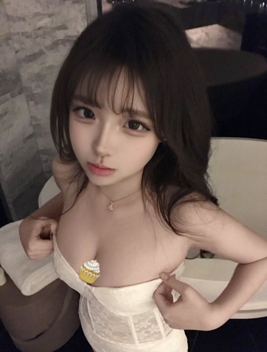 flower14296's tweet photo. 贴个emoji在中间～ https://t.co/Z3ss8KMP3B