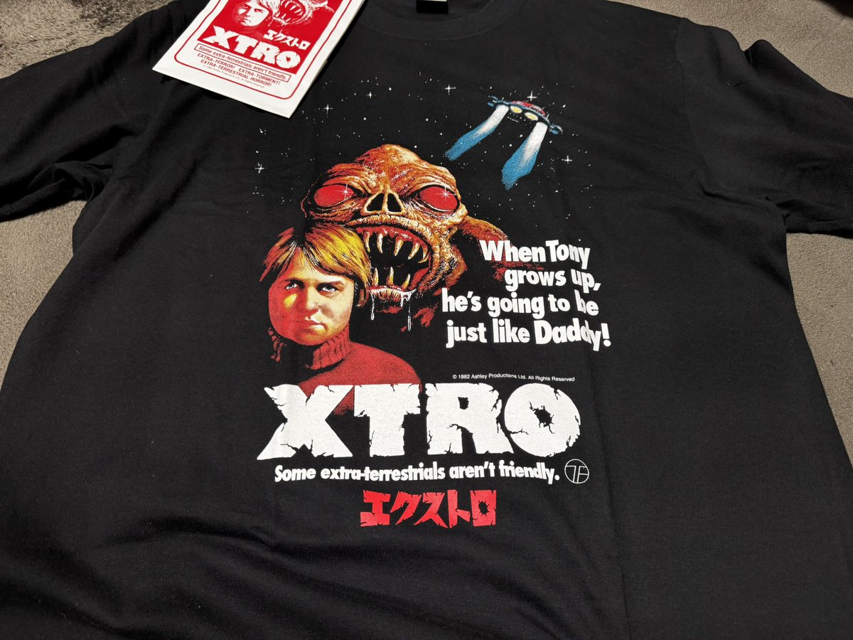 wagon_gogo's tweet photo. テロファクトリーさんで購入した
エクストロTシャツ届きました　はやっ
シルクスクリーン5版という事で
色合いがめちゃカッコいいのだ
ゲロ袋も最高😁
毎回フライヤー入れてくださるのも嬉しい
#terrorfactory https://t.co/h7WRJIHpnk