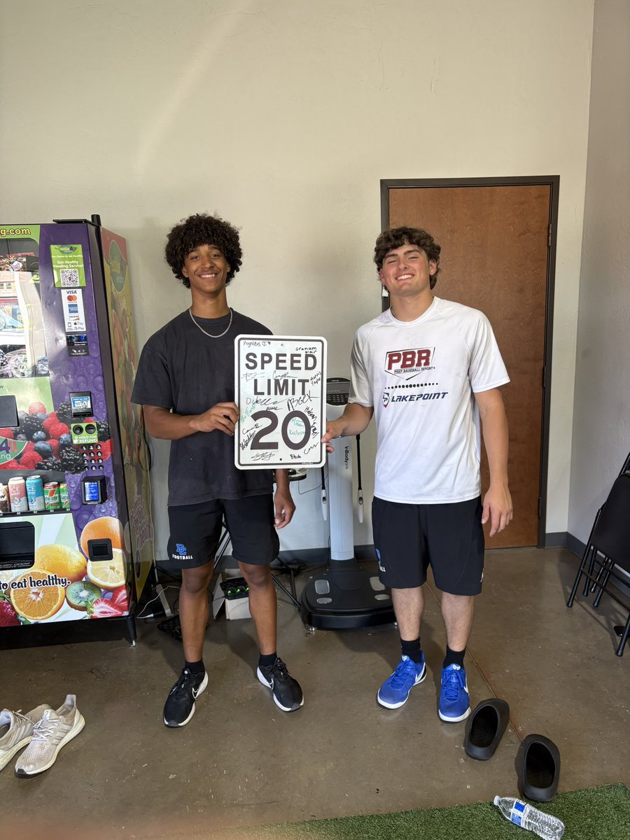 RaidenWoodson's tweet photo. 20 Mph🔥🔥 @masonmayhew2028 @180PhysAthletic @HScarJr2 @CoachEmbrey_ https://t.co/Q47Hx65nKS