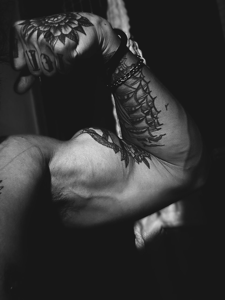 ɹoʇɔᴉʌ tweet media