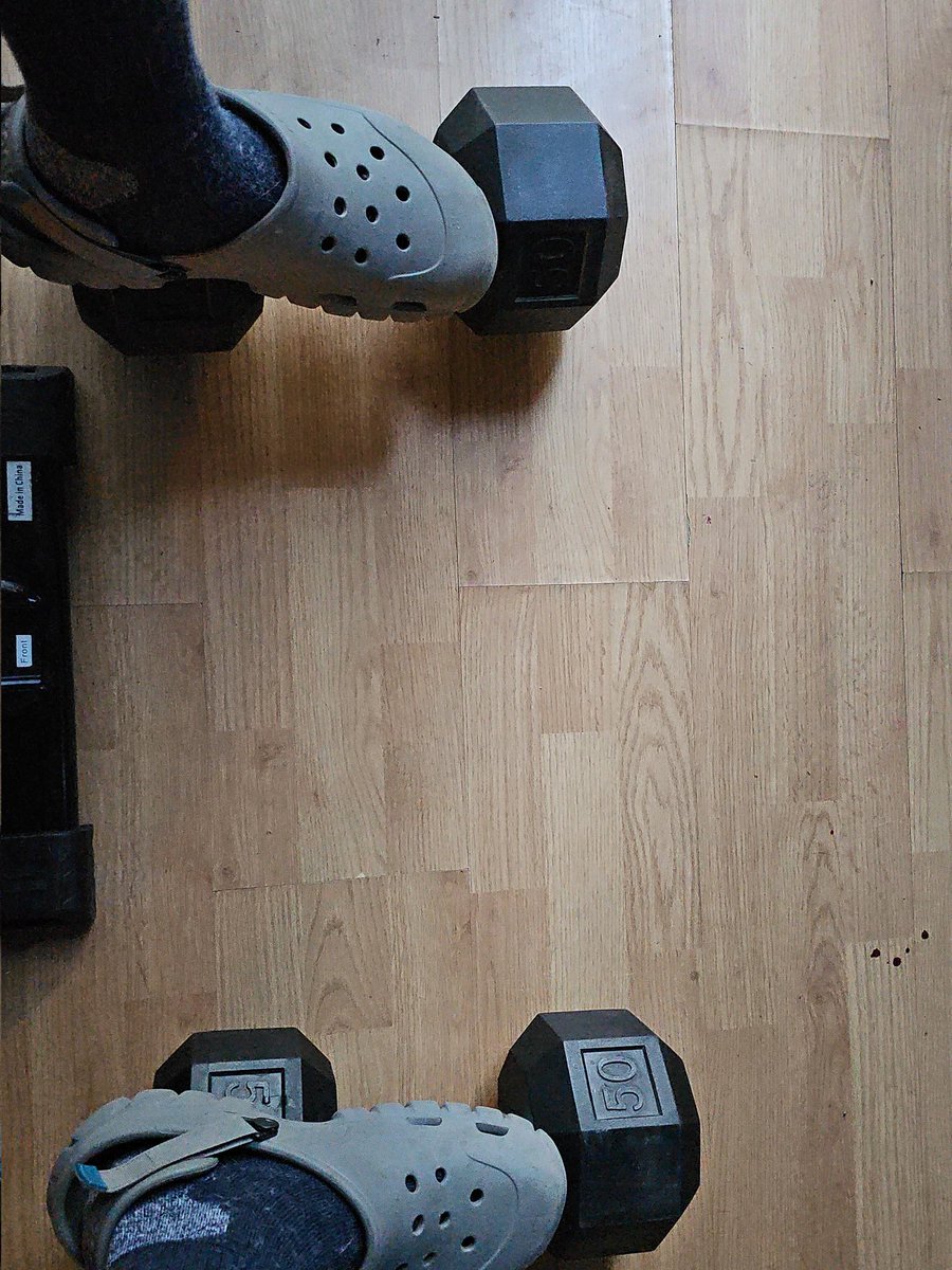 BryanKerr593530's tweet photo. Does anybody else lift in crocs? Just me? https://t.co/WVb8aHlrRP
