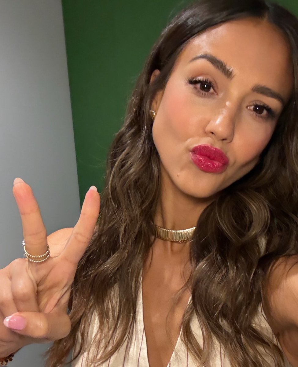 JessicaAlba_pr's tweet photo. Birthday girl 🎂 🎉 https://t.co/L1YlMILWKX
