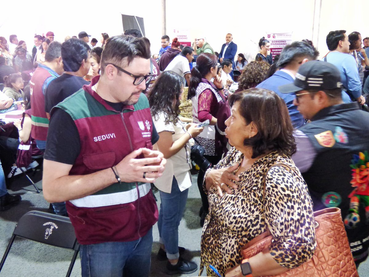 MetropolisCDMX's tweet image. 🙌🏽Estuvimos presentes en otra jornada de #ZócaloDeGobierno atendiendo y asesorando a las y los ciudadanos que acudieron a la mesa de #Metrópolis
📩Si te quedaste con alguna duda sobre algún trámite o servicio, puedes escribinos al correo:
vinculacion@metropolis.cdmx.gob.mx