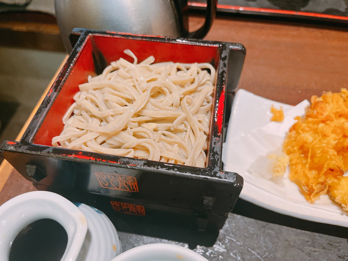 haruka96P4's tweet photo. かき揚げ蕎麦を食べました。
冷たいお蕎麦が美味しい季節になりつつありますね。 https://t.co/1uD06FT4BR