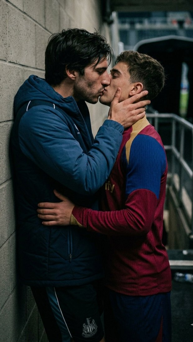 chaste_ee's tweet photo. Tonali and Gavi after the match?? 😳 https://t.co/YxJpImILPh