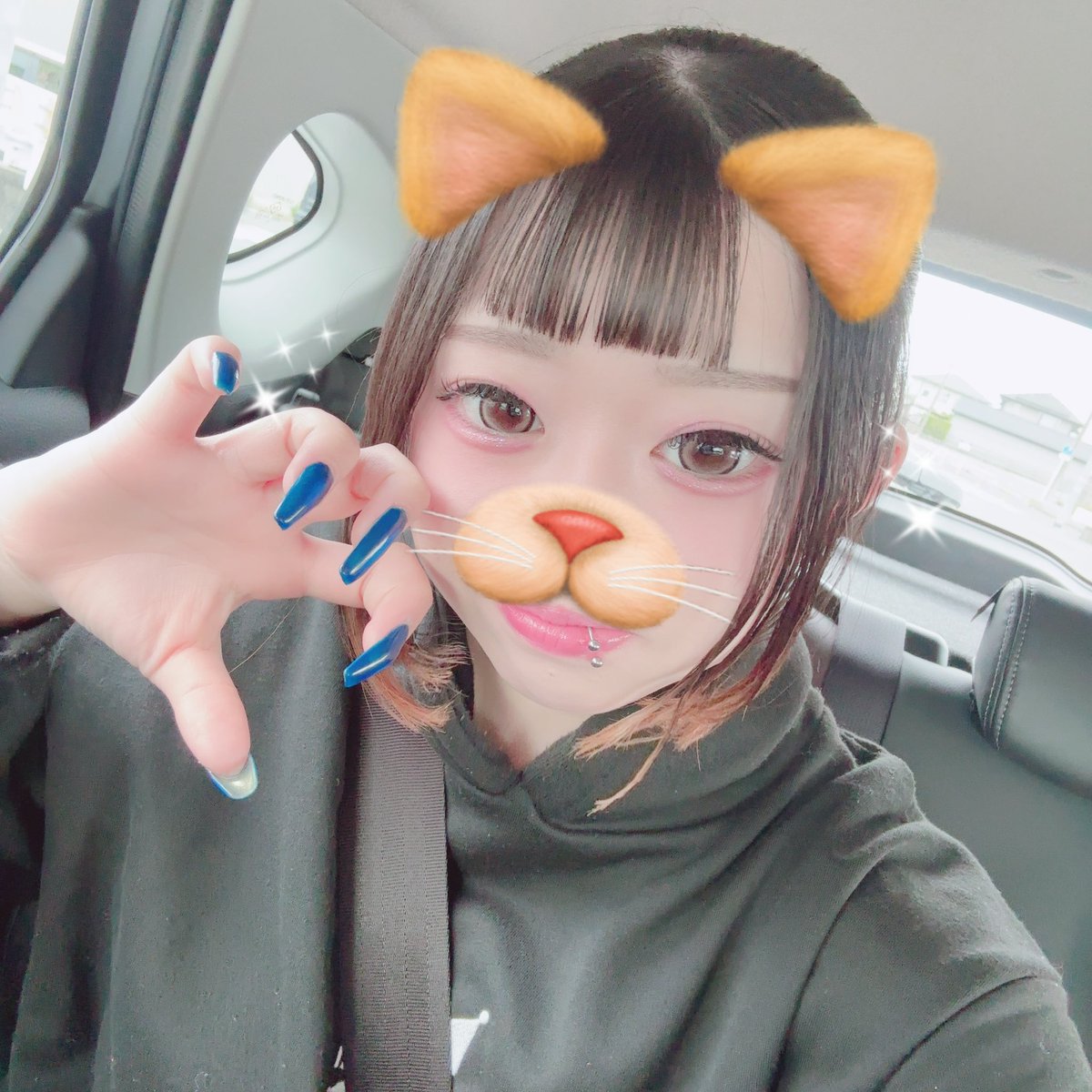 3o_chamun's tweet photo. ガッツリオン眉にしてみたけど似合う？爆笑
※彼女は前髪を切りすぎただけです https://t.co/pUWNcUJcI9