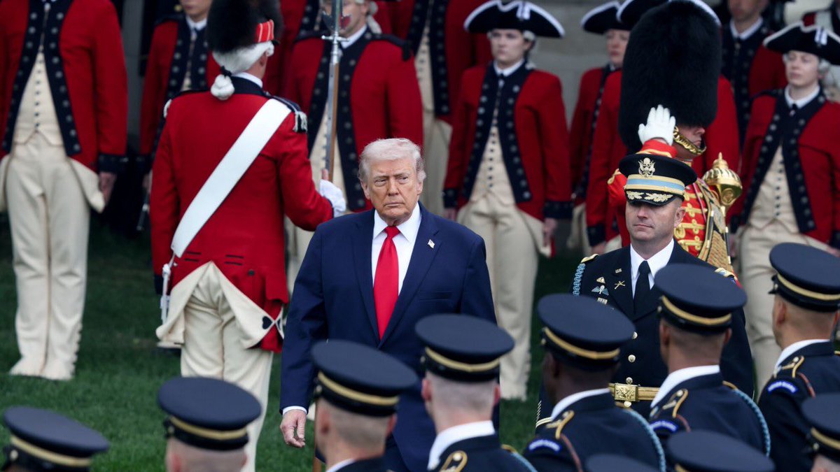 AlphaBinCap's tweet image. 🚨 Trump has told aides to prepare for an extended blockade of Iran — the goal: nuclear capitulation. Not a ceasefire. Not a deal. Capitulation

Read More: bit.ly/IranBlockade

#OilMarkets #StraitOfHormuz #EnergyPricing #IranWar #GlobalMacro #CommodityStrategy