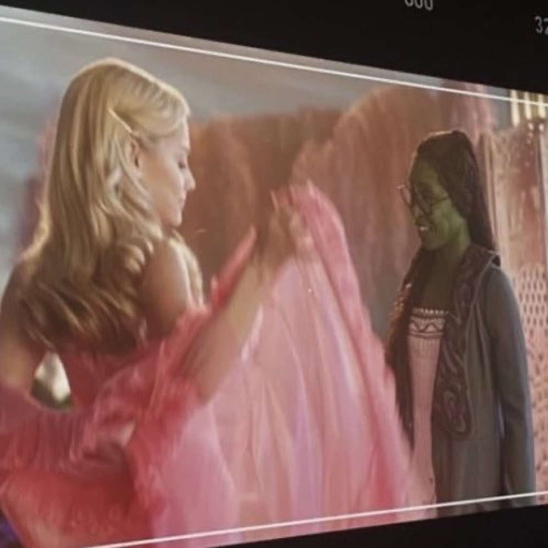 safegelphie's tweet photo. looks like glinda is showing tits to her https://t.co/MK1GI96WBM