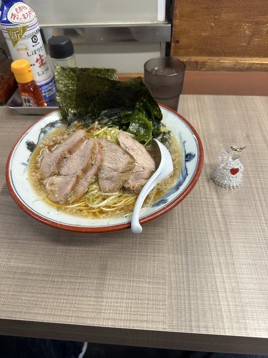 トト tweet media