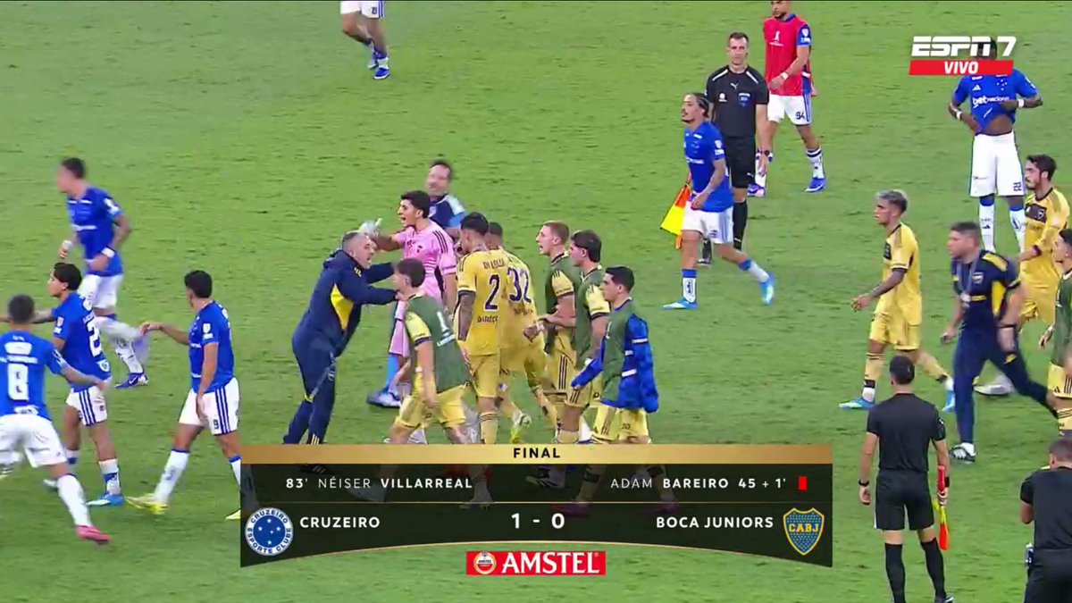 la12tuittera's tweet image. ⚠️TANGANA en el final, ojo que pueden haber EXPULSADOS.