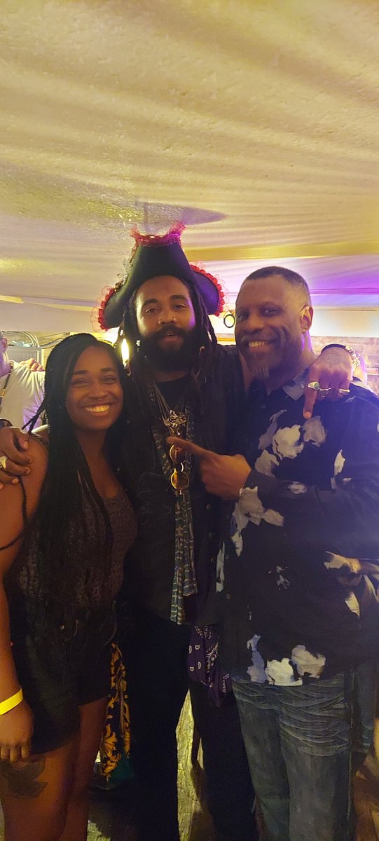 MrReginaldVeal's tweet photo. 📸~ Snug Harbor, New Orleans 04/27/2026

I can assure you, the future of the Double BASS is in good hands.

L to R Amina Scott, Russell Hall

*Double BASS emoji?* https://t.co/x17pqmyHoZ