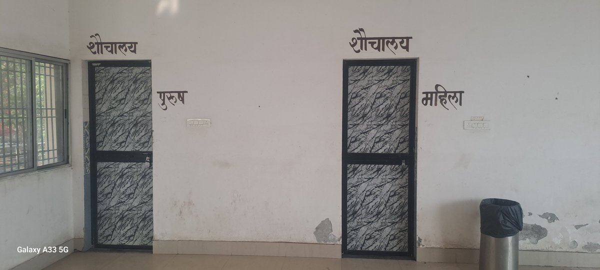 vijay_naware's tweet photo. @AshwiniVaishnaw @RailMinIndia 
Why public utility on this station code TAR has been locked by your representatives. I am sharing the pictures of the same. Critical and imbalanced situation for females specially senior citizens and younger females https://t.co/dQBISuCOWA