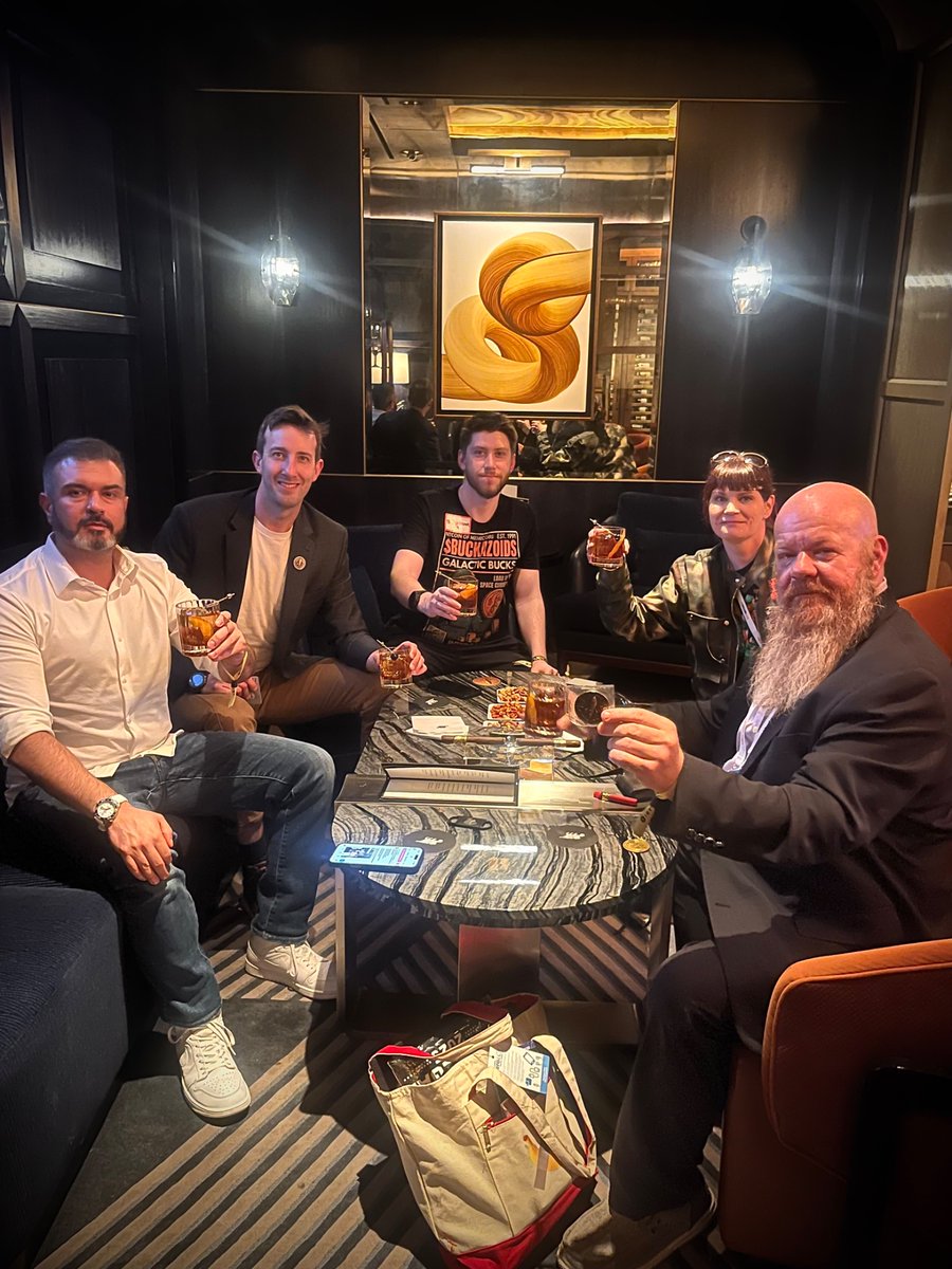 Buckazoids 🌎 tweet media