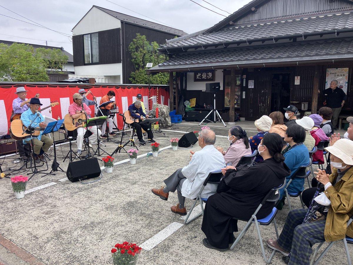 otakitown's tweet photo. #大多喜　城下ニ八市　始まりました

タケノコロッケ、揚げパンも販売しています https://t.co/Y8g0BXQTc0