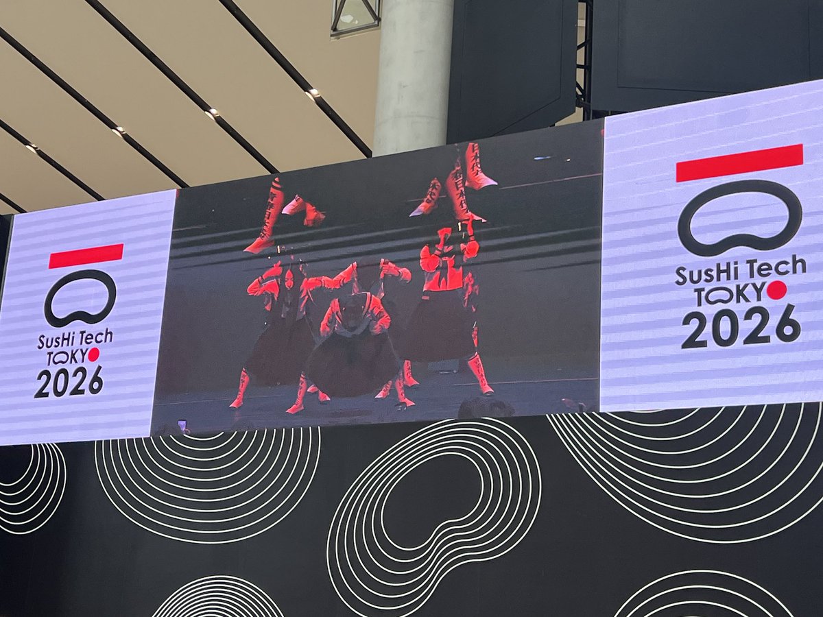 私は、来た！
東京ビックサイト！
SusHi Tech TOKYO！

初めて来たので勝手が分からないが、なんかすごい展示会だなーヽ(´▽｀)/

今日はパブリックデーなので家族連ればかりなのだけど、小さな頃にこんなイベントに連れてきてもらえるのは幸せだと思う！