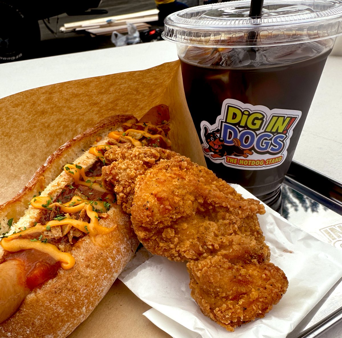 rancheromama's tweet photo. お昼ごはんいただいてます。
ゼロチキめっちゃジューシーで美味しい!
#DiGINDOGS
#ゼロチキ
@crim_line
@areazero69 https://t.co/3sNJxOyRPP