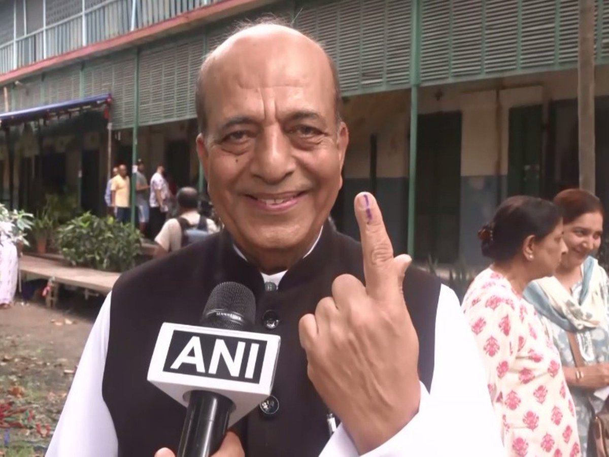 ani_digital's tweet image. Newly appointed India's High Commissioner to Bangladesh Dinesh Trivedi casts vote in Kolkata's Ballygunge

Read @ANI Story | aninews.in/news/national/…
#DineshTrivedi #Voting #Kolkata #WestBengalElections2026