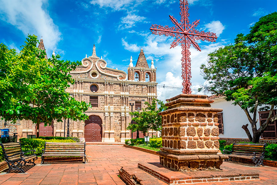 Este puente vamos a estar en Santa Fe de Antioquia. Si alguna otra pareja va a estar por allá y se anima a tomarse alguito con nosotros, sería muy agradable conocerlos.