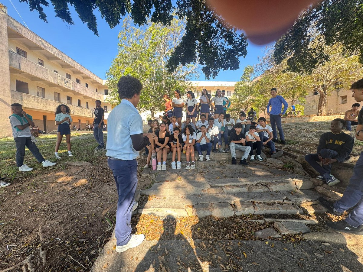 MJMMatanzas's tweet photo. 📚📸: El primer encuentro tuvo lugar en la ESBU "Ramón Mathieu González", donde la energía y el compromiso de los jóvenes de la #FEEMMatancera nos acompañaron.
#MJMCuba #FEEMdeCuba #DeMartíAFidel #100AñosConFidel #EnJulioComoEnEnero #SiempreJoven https://t.co/yGrgNt7cH7
