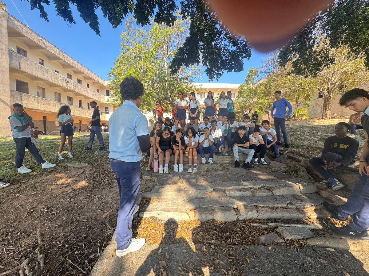 MJMMatanzas's tweet photo. 📚📸: El primer encuentro tuvo lugar en la ESBU "Ramón Mathieu González", donde la energía y el compromiso de los jóvenes de la #FEEMMatancera nos acompañaron.
#MJMCuba #FEEMdeCuba #DeMartíAFidel #100AñosConFidel #EnJulioComoEnEnero #SiempreJoven https://t.co/yGrgNt7cH7