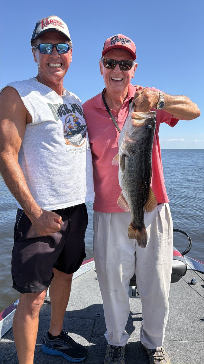 crazyjm10's tweet image. Dads second 6 pounder in 20 minutes here at Lake Okeechobee today. Sure was fun guiding. #bass #fishing