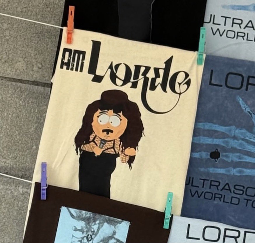aaronjandette_'s tweet photo. La Merch en México supera cualquier cosa https://t.co/ayg23cY2We