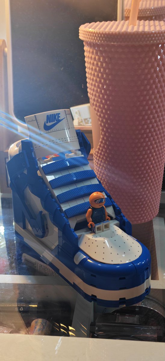 Valuti_'s tweet photo. Acá listos con el Káiser viendo el react, mientras armo parte de mi regalo de cumple ✨ hoy cumpli 31 💃 saludos tío michoo #FIEBREDEBAILECHV https://t.co/l0H7oMNy9z