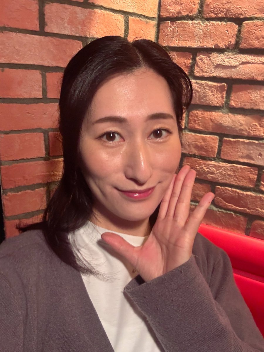 LIVE始まったよ！
渋谷 CLUB ROSSOでお待ちしています🌟
私の出番は12:35-13:00
その後、物販もあるよ☺️