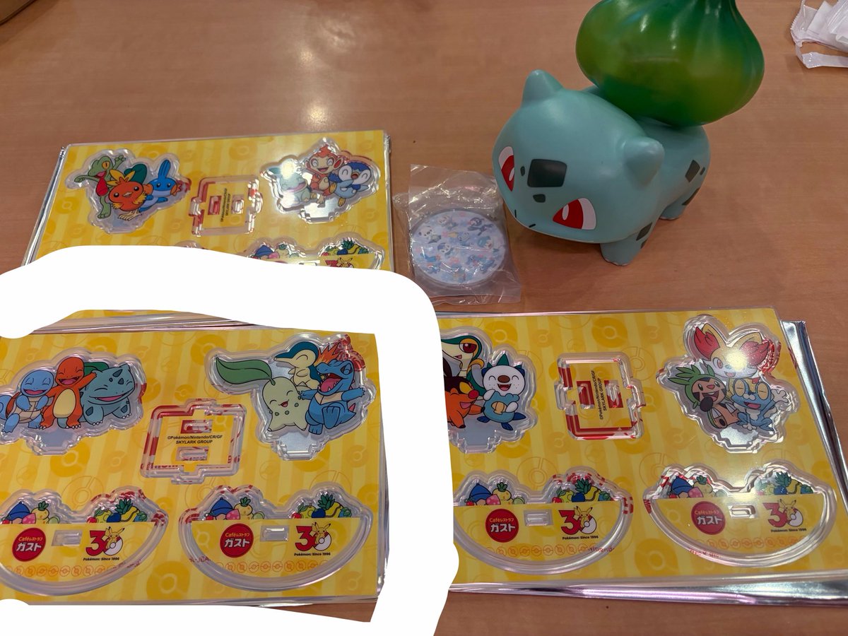 彼方((地味にポケモンパンシール集めてる tweet media