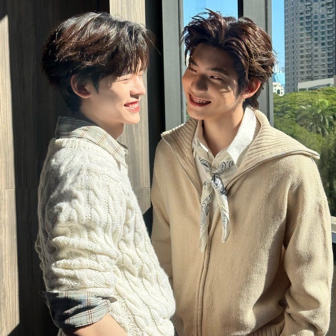 55555 เห็นอันนี้ก็ภาพจำ เพราะปิ๊ปจบการงอน ด้วยตี๋ใส่รี 555555555 ป๋อแพ้ตี๋ใส่รีมากกก ข้าวไข่ดาว นมสดปั่น ระดมเมะบ้านส้มช่วยแล้ว แม่เมะช่วยกันเต็มที่ มีมไม่ใช่ตี๋ก็แล้ว ใส่ # ง้อพี่ปิ๊ป ก็แล้ว ยังสู้ตี๋ใส่รีไม่ได้อะ ให้เลยลูกนี่ เลี้ยงได้แค่ตัวอะ งอนเค้าตั้งนาน แพ้เมะใส่รี