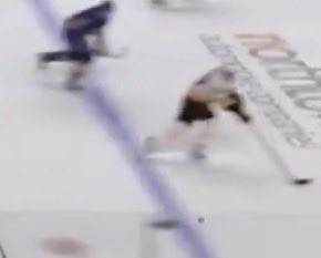 JoeyWorldPeace_'s tweet photo. @Sportsnet Super close. I grabbed this screenshot. Not even a look? https://t.co/Rl3aO2PcTB