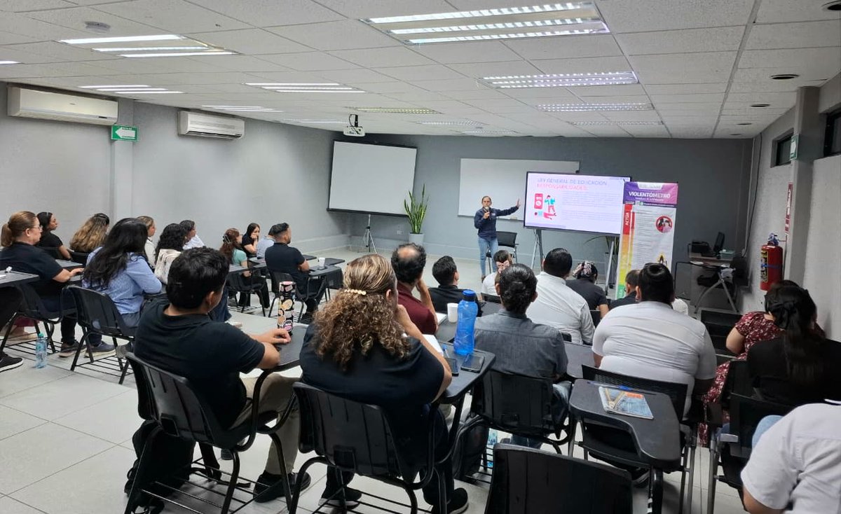 FGJ_Tam's tweet image. #FGJT_Informa: Imparten la conferencia “Prevención de la Violencia en el Entorno Escolar” al personal del Centro de Idiomas para la Niñez y la Adolescencia de la #UAT, promoviendo la cultura de paz y entornos seguros para niñas, niños y adolescentes. #CiudadVictoria #Tamaulipas