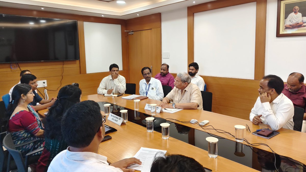 HUDDeptOdisha's tweet photo. A forward-looking engagement with Shri O. P. Agarwal, Hon’ble Member, Committee on Administrative and Governance Reforms, explored integrated planning—from legacy frameworks to future-ready visions. https://t.co/xxpqBtW6FT