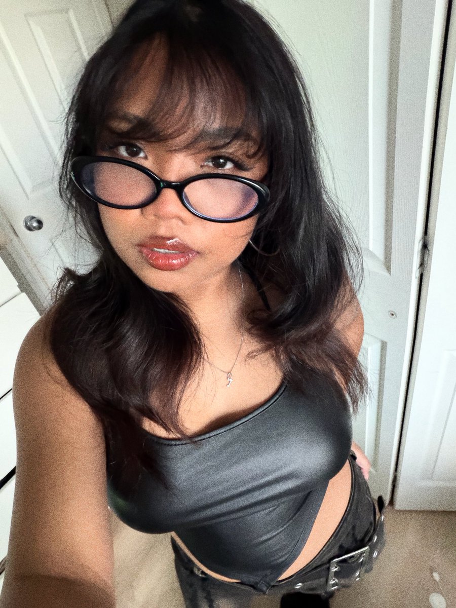 nicoleedp's tweet photo. april selfiess 🤠 https://t.co/4s0gzzWLdB