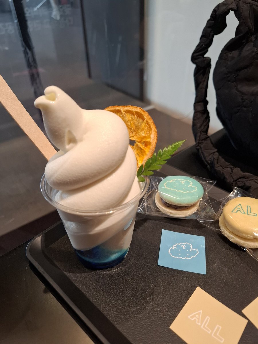 Caramelowfat's tweet image. 💛LUCY 2ND FULL ALBUM &amp;lt;Childish&amp;gt; 💛

Just arrived this morning and came straight here ~~~ 
Yoghurt Ice Cream 💙💙💙
#LUCY #루시 #Childish
#후즈팬카페 #WhosfanCafe #WhosfanCafe_Review